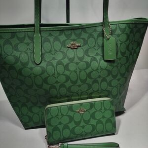 Coach Green Signature Tote With Wallet/Wristlet NWOT
